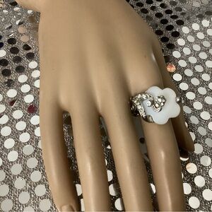 Elegant White Flower Ring crystal and mother of pearl
